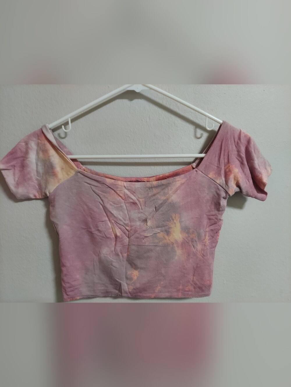 Off-Shoulder Tie-Dye Crop Top in Pink